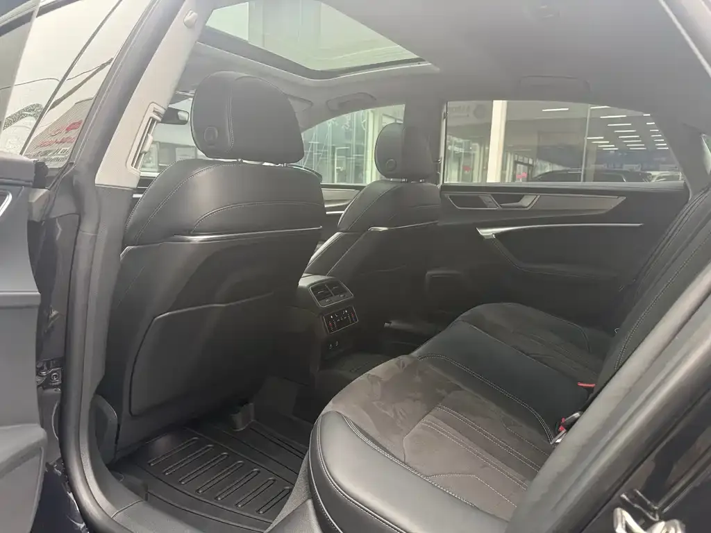 Audi A7L 2024 из CN, фото 3