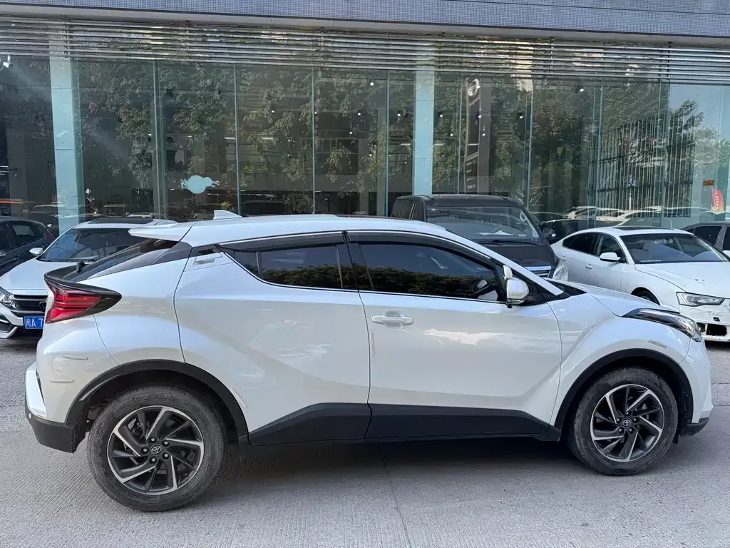 Toyota C-HR 2023 из CN, фото 8