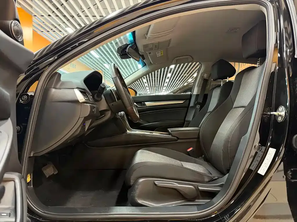 Honda Accord — фото 9