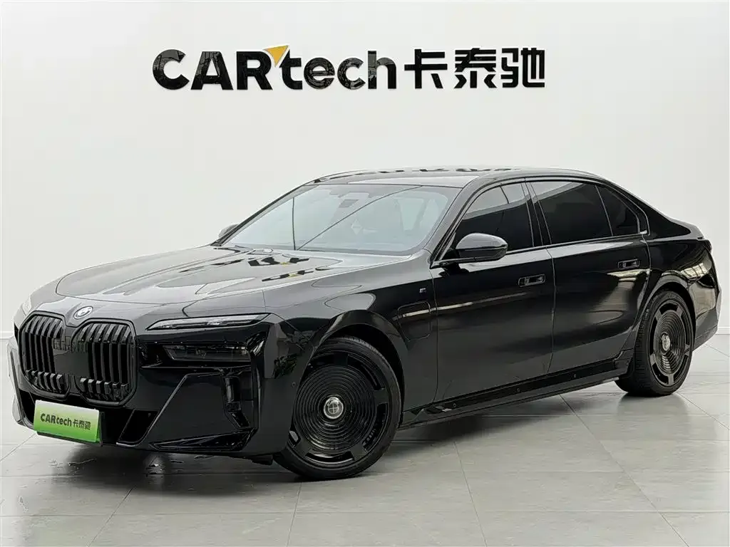 BMW i7 — фото 1