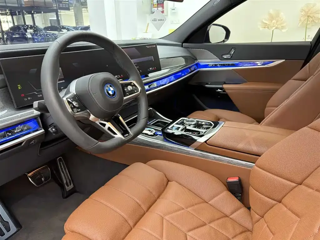 BMW i7 — фото 10