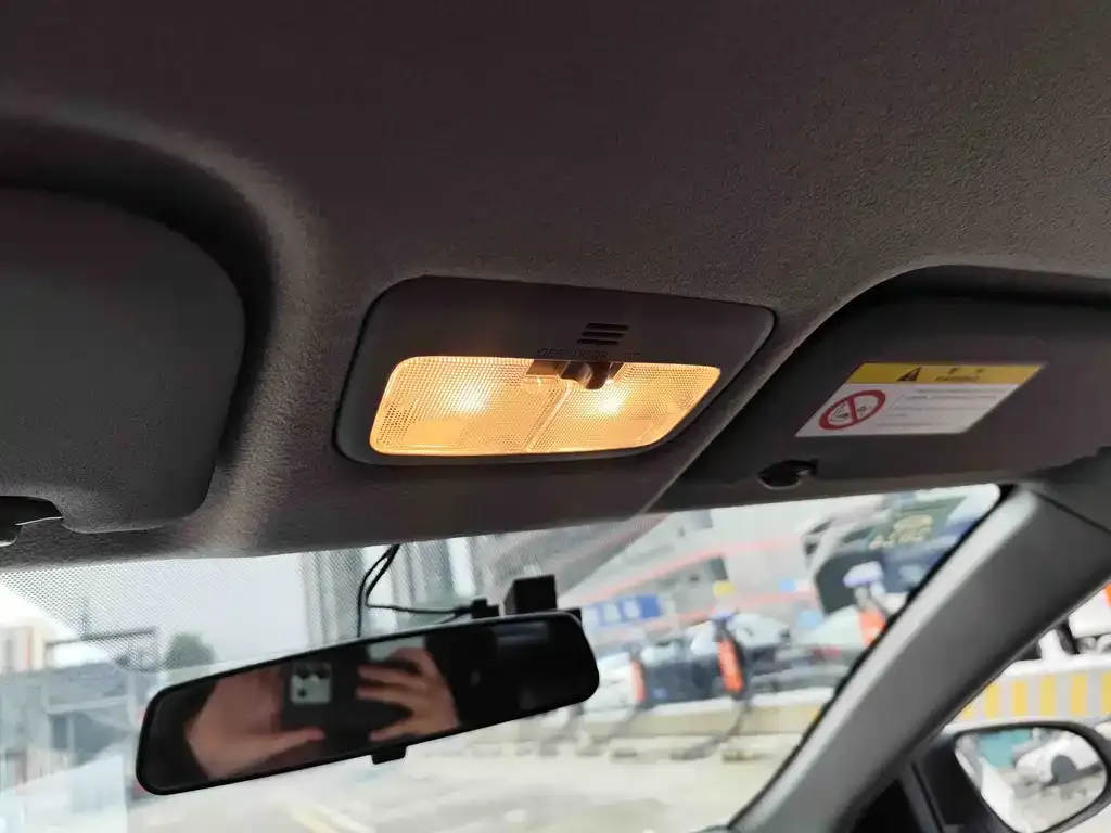 Toyota Yaris L — фото 10