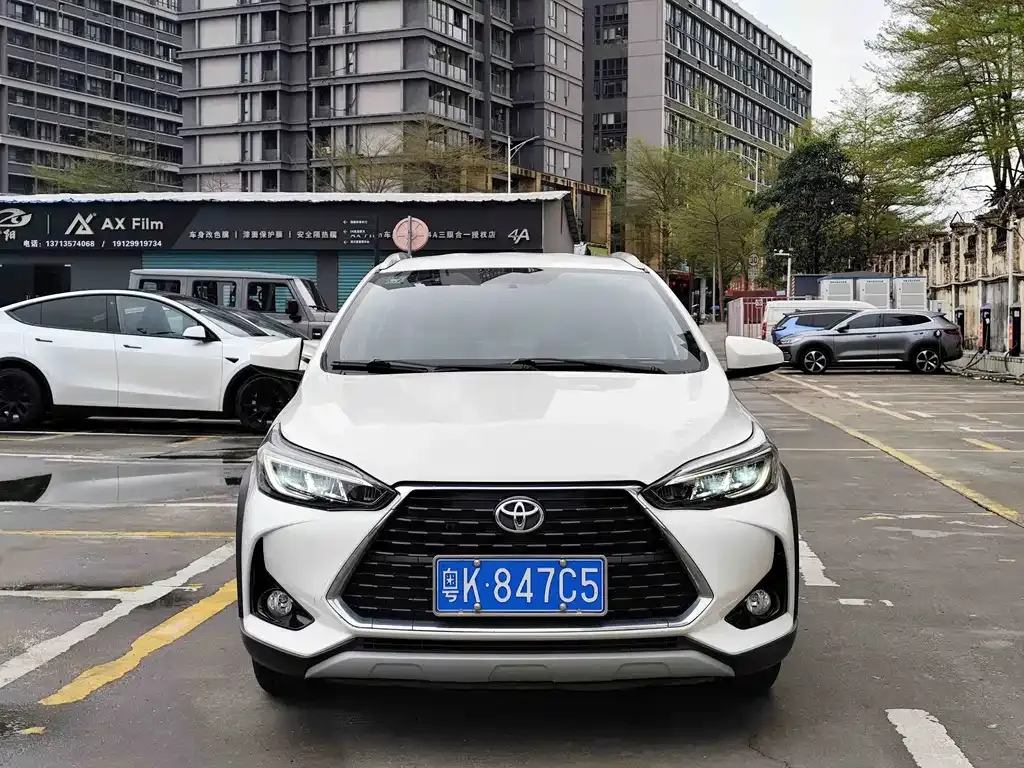 Toyota Yaris L — фото 3
