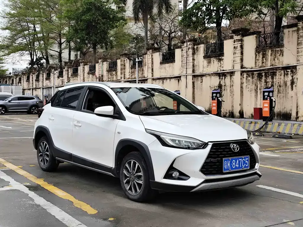 Toyota Yaris L — фото 6
