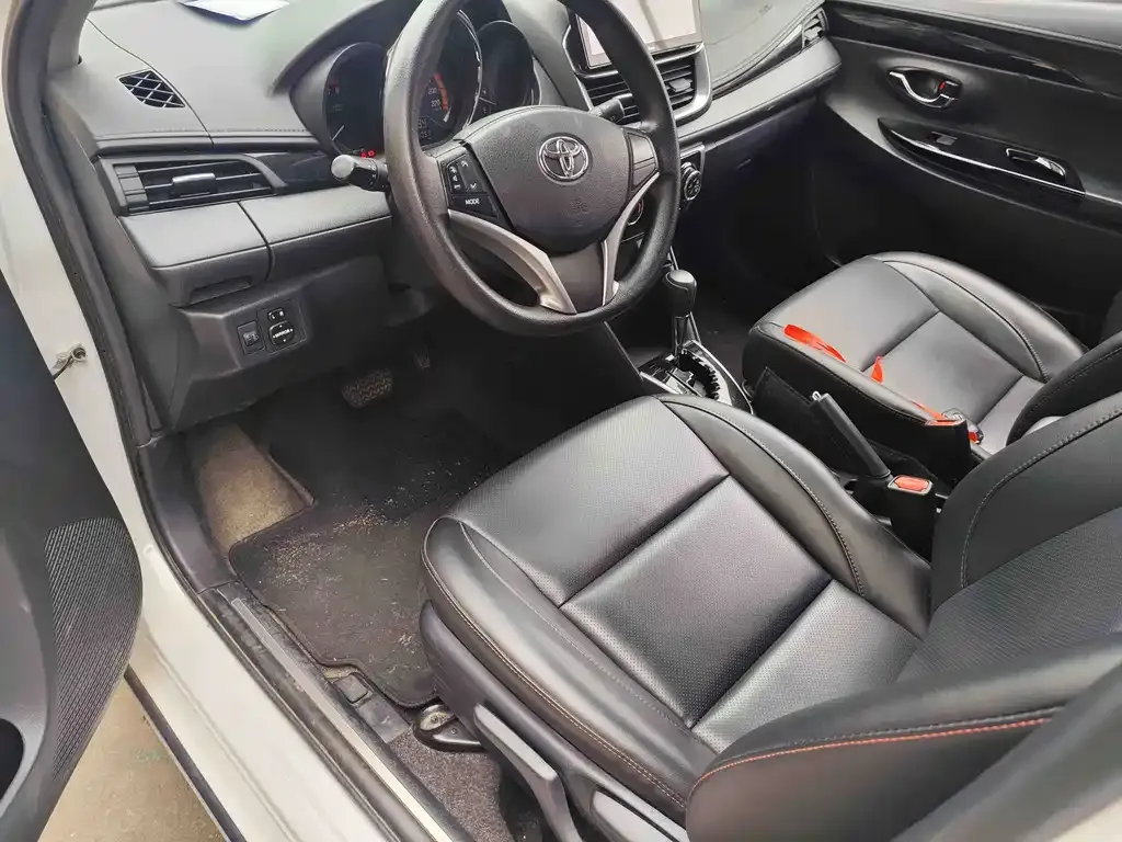 Toyota Yaris L — фото 8