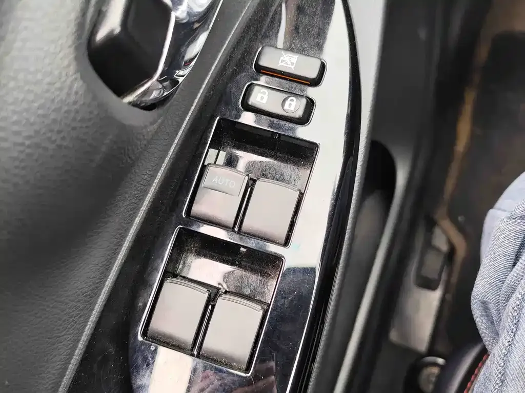 Toyota Yaris L — фото 9