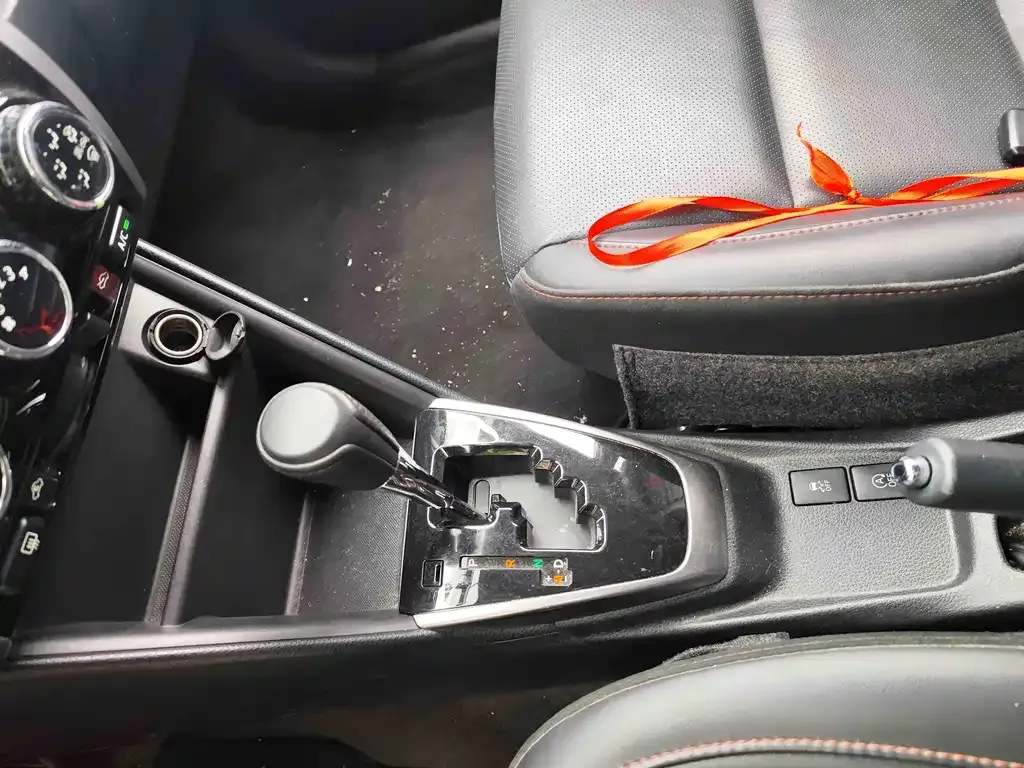 Toyota Yaris L — фото 4