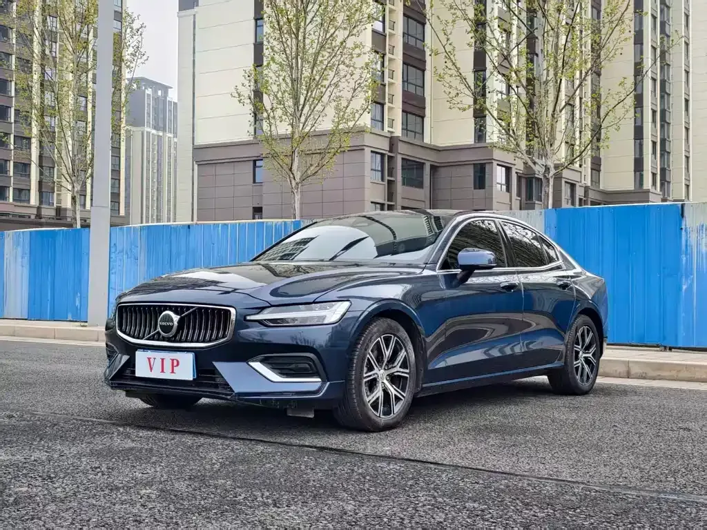 Volvo S60 — фото 1