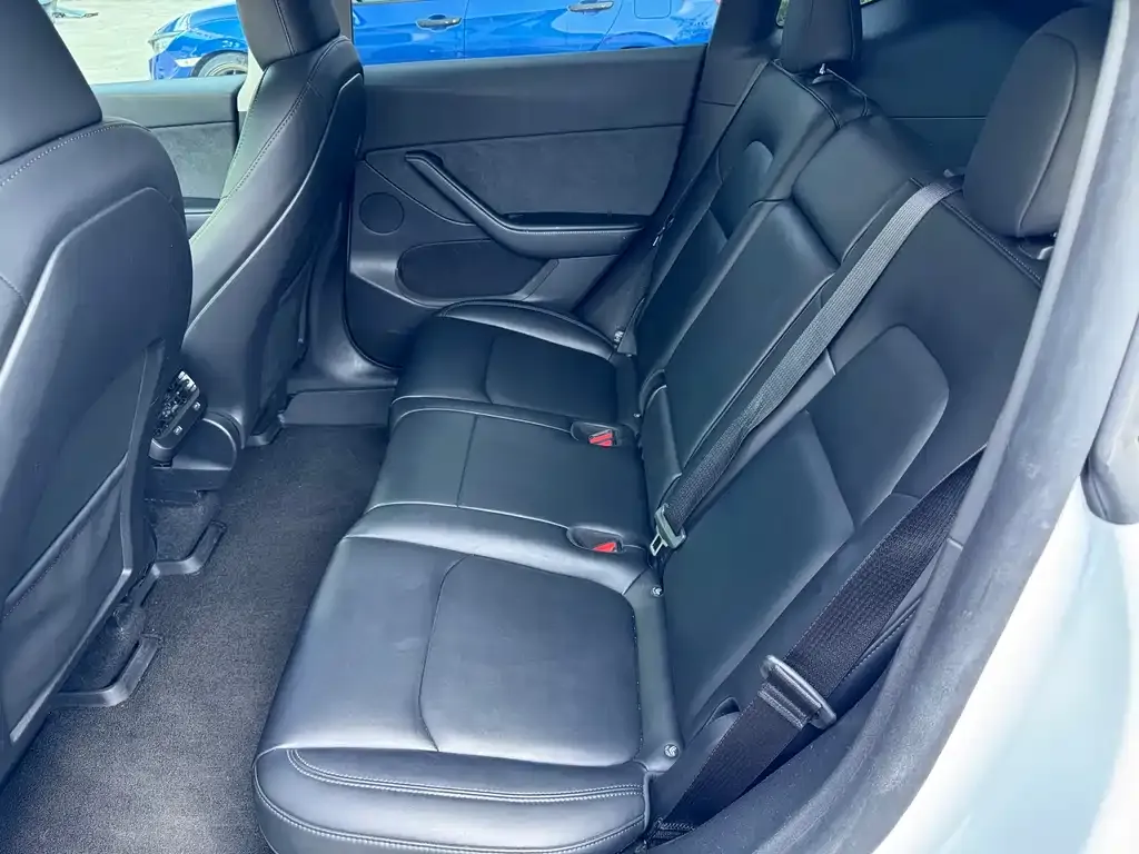 Tesla Model Y — фото 5