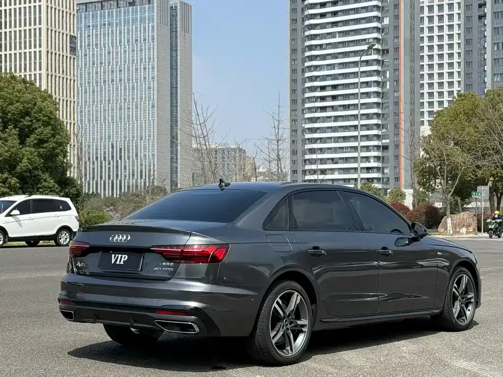 Audi A4L 2023 из CN, фото 4