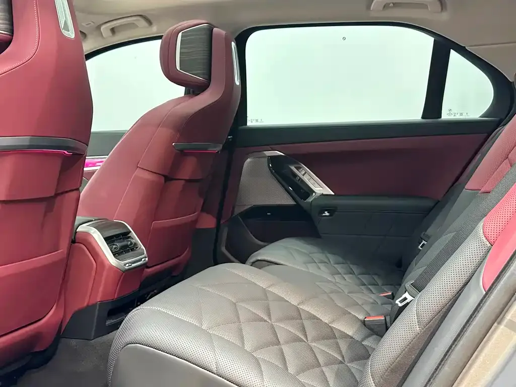 BMW i7 2023 из CN, фото 4