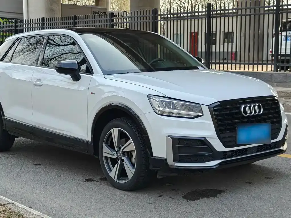 Audi Q2L — фото 5