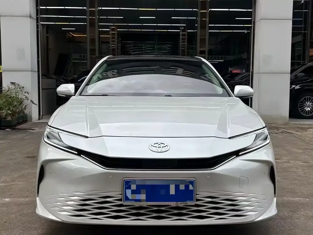 Toyota Camry — фото 5