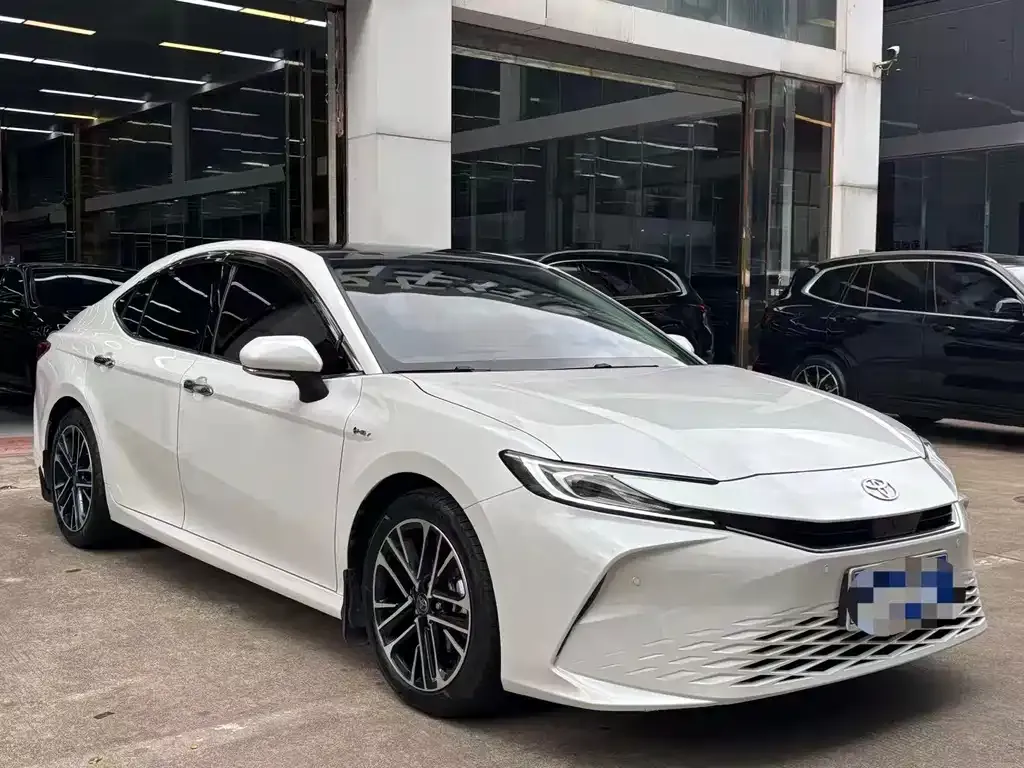 Toyota Camry — фото 7