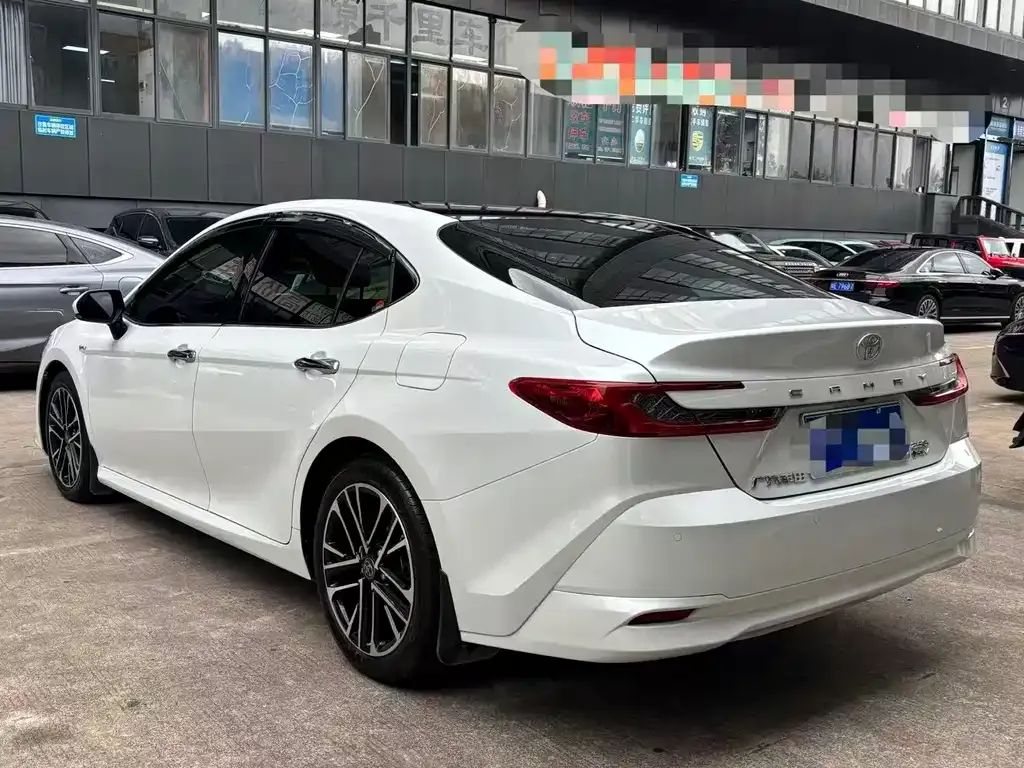Toyota Camry — фото 9