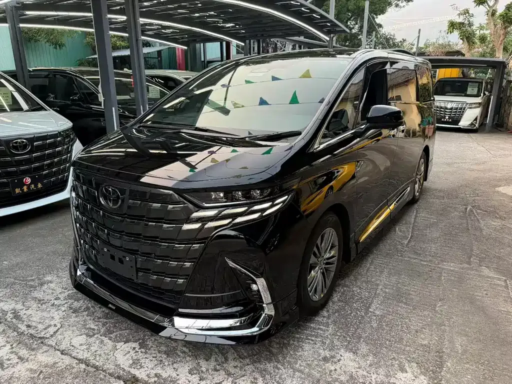 Toyota Alphard — фото 1