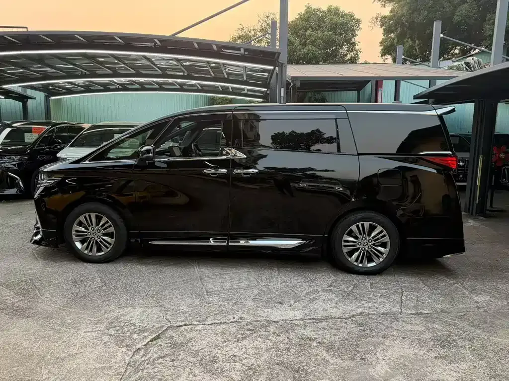 Toyota Alphard — фото 5