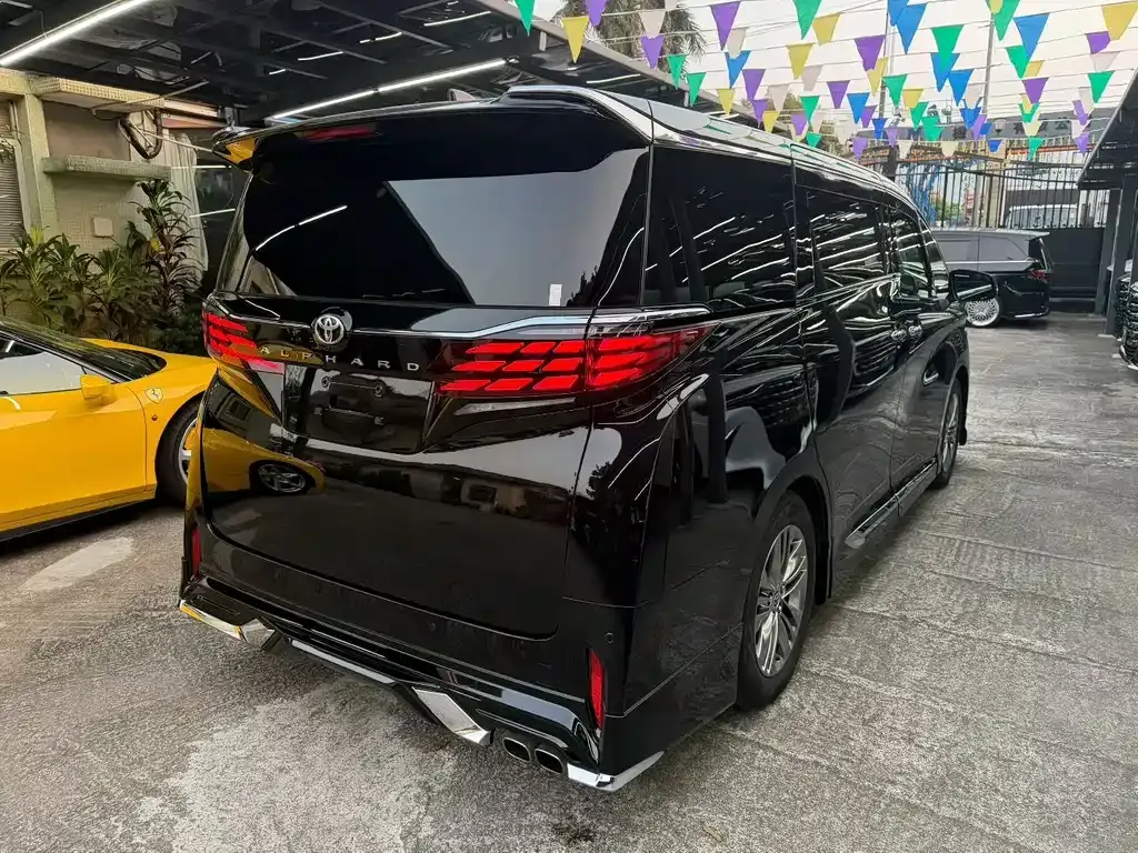 Toyota Alphard — фото 6