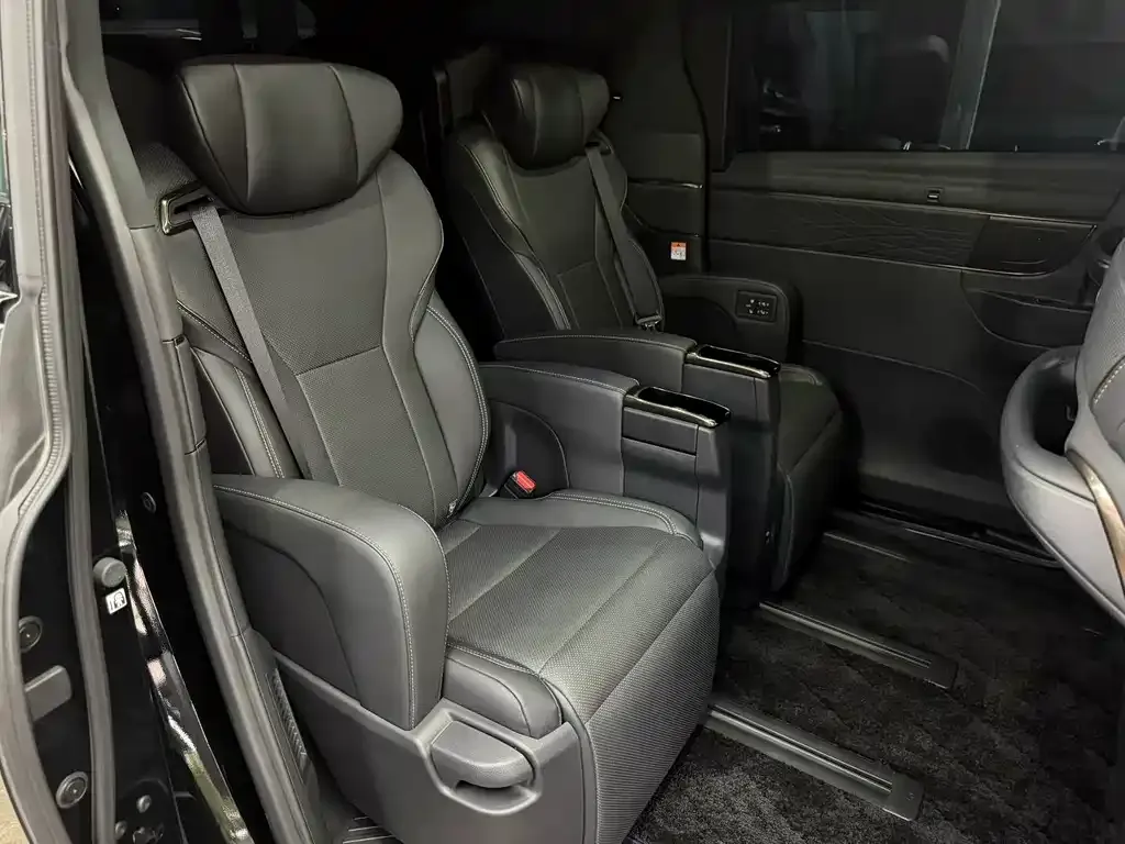 Toyota Alphard — фото 3