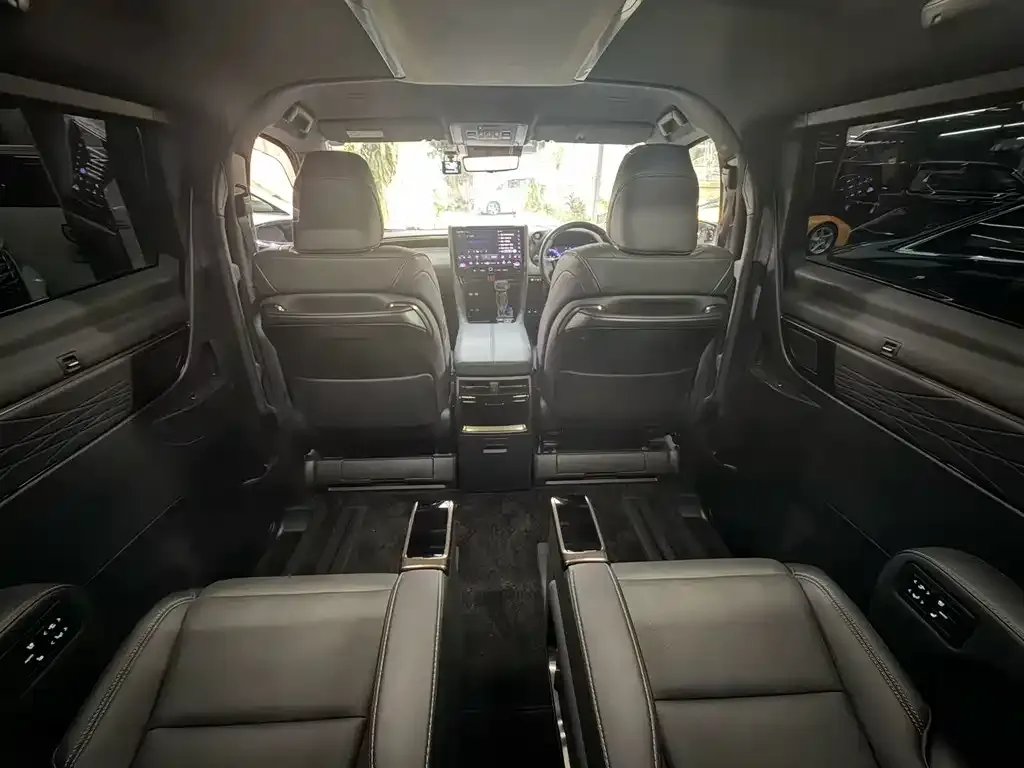 Toyota Alphard — фото 2