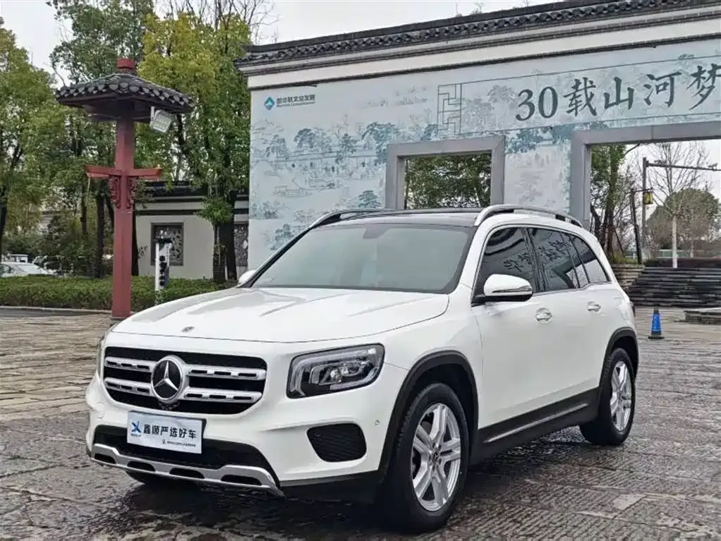 Mercedes-Benz GLB — фото 1