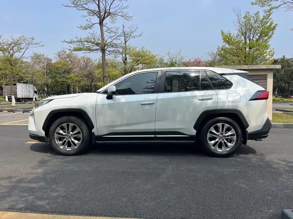 Toyota Wildlander 2023 из CN, фото 5