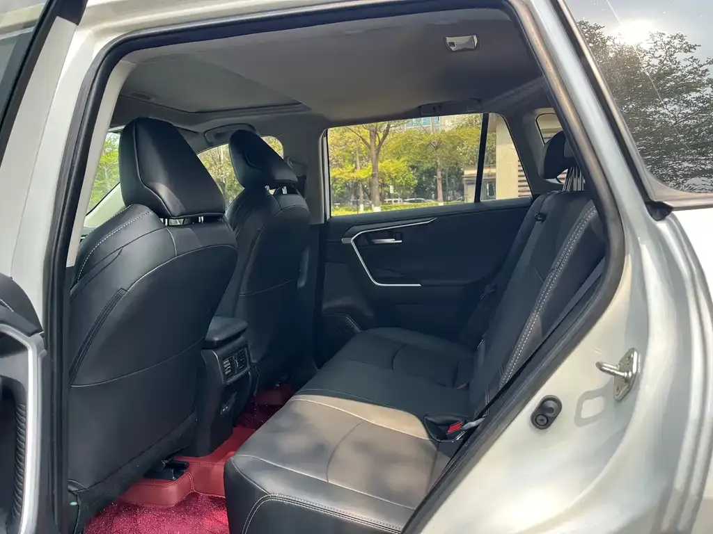 Toyota Wildlander 2023 из CN, фото 3