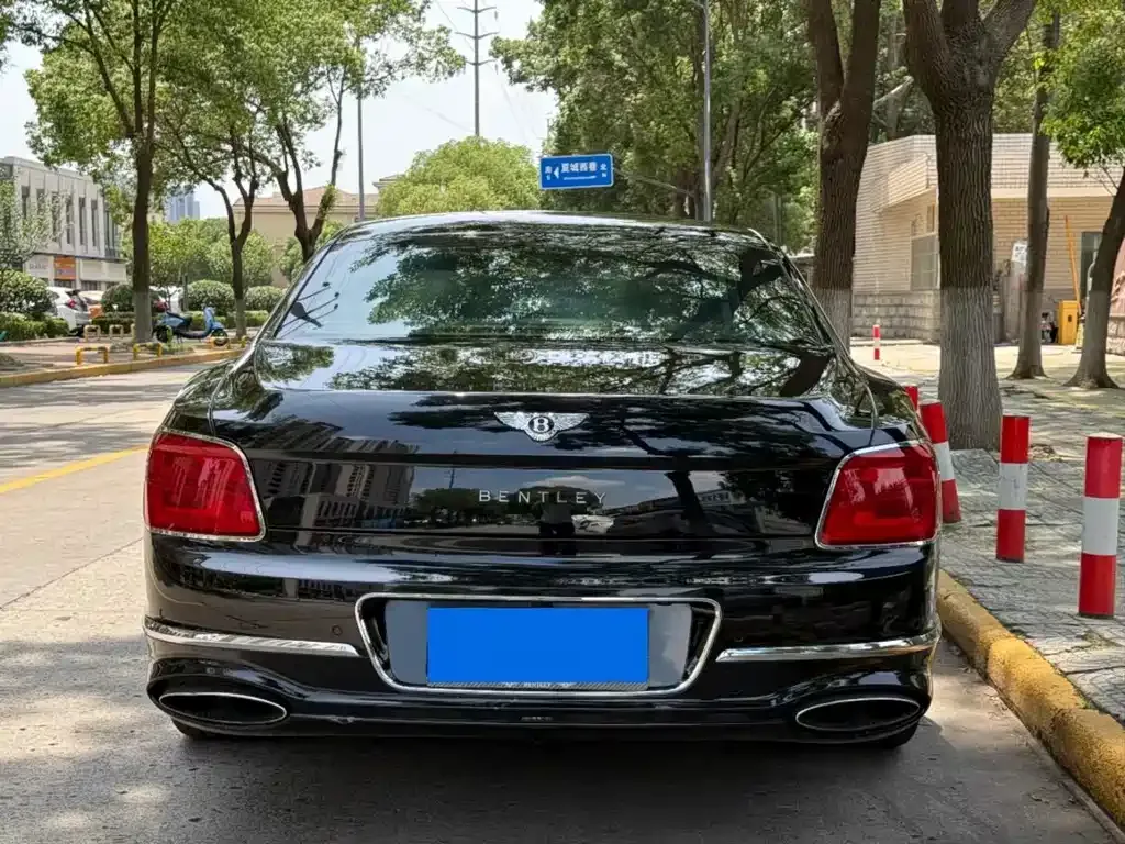 Bentley Flying Spur — фото 3