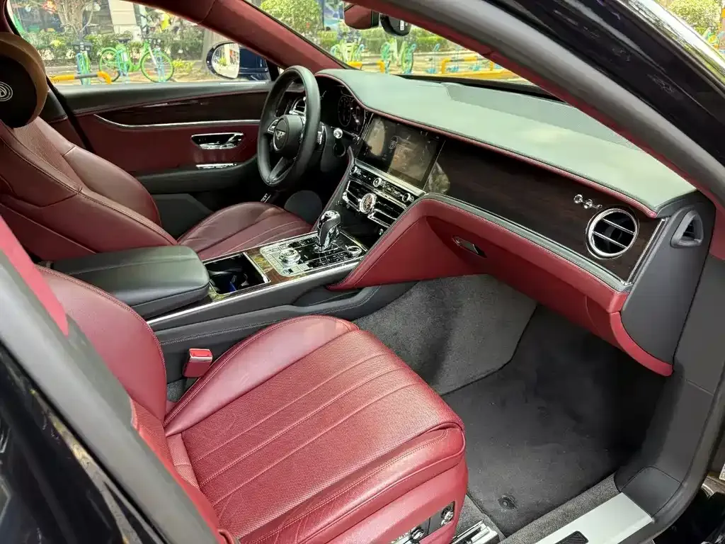 Bentley Flying Spur — фото 5