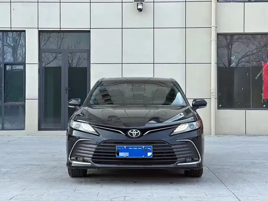 Toyota Camry — фото 2