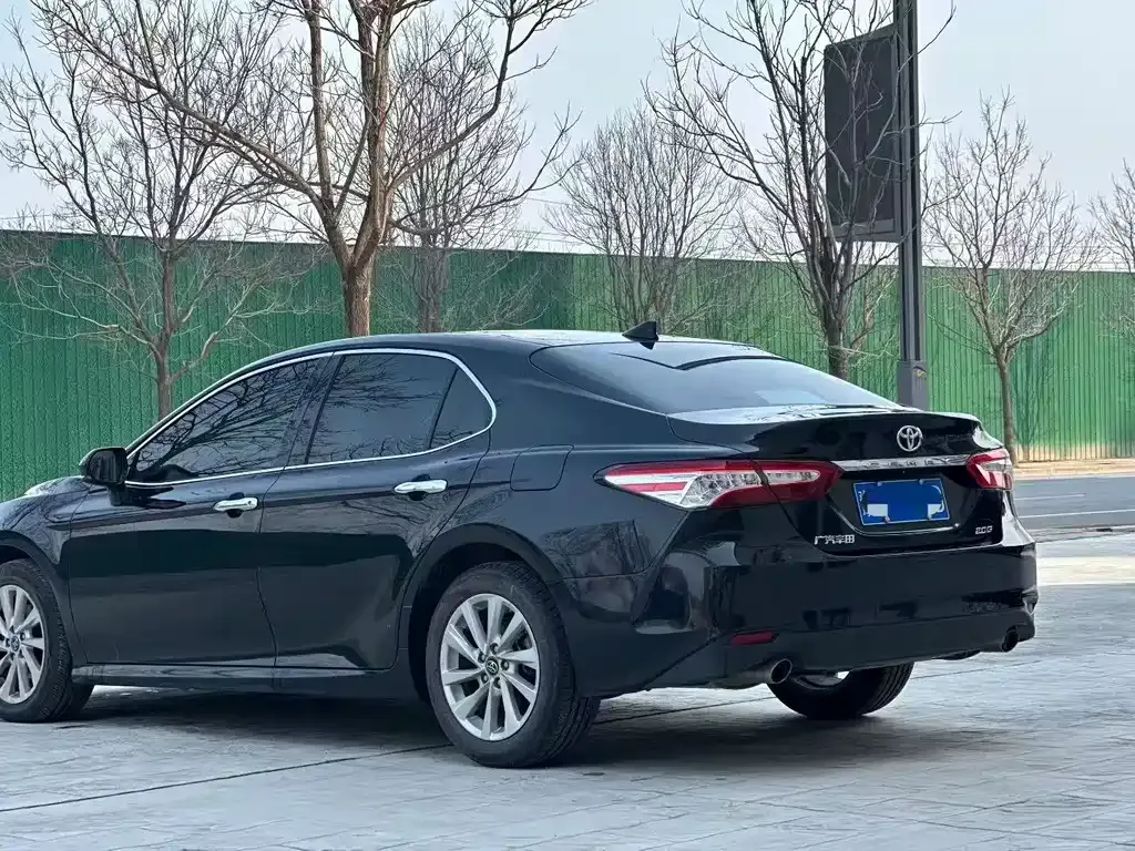 Toyota Camry — фото 8