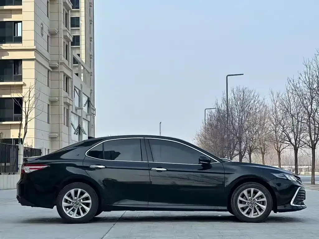 Toyota Camry — фото 5