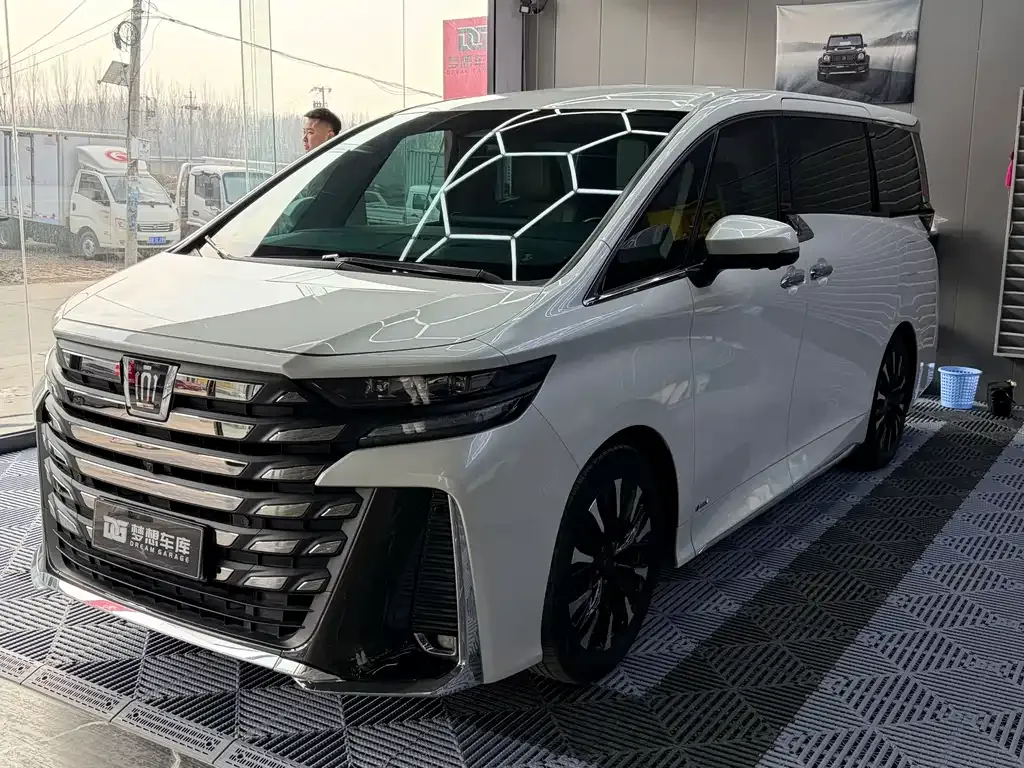 Toyota Vellfire 2023 из CN, фото 1