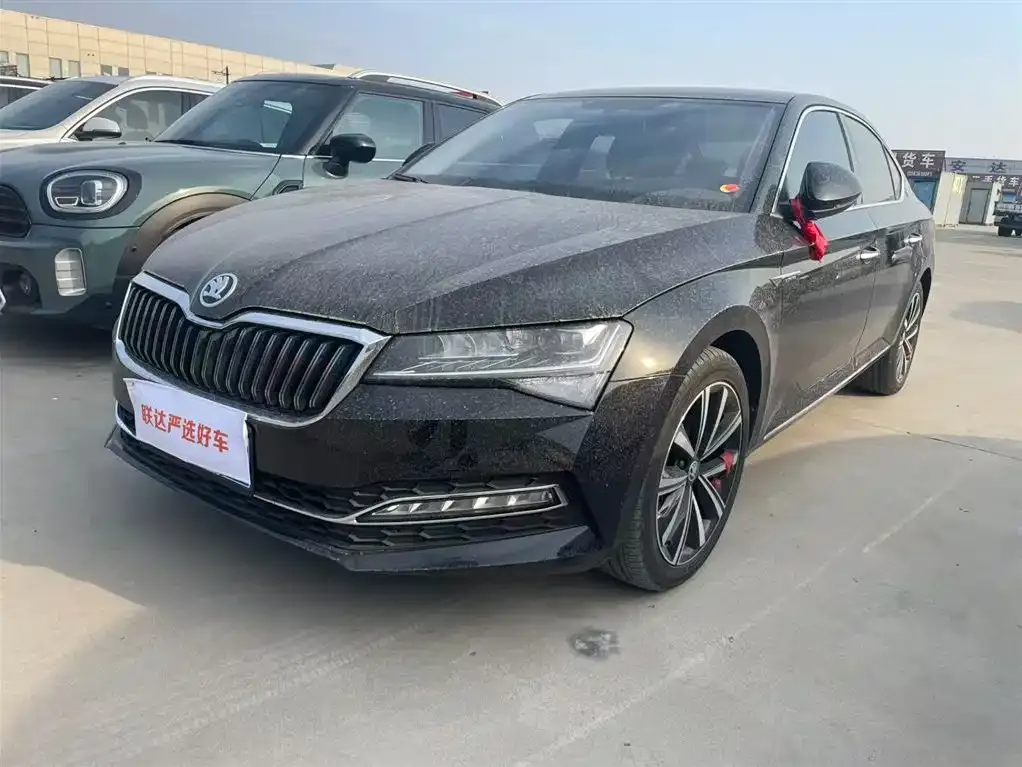 Skoda Superb — фото 1