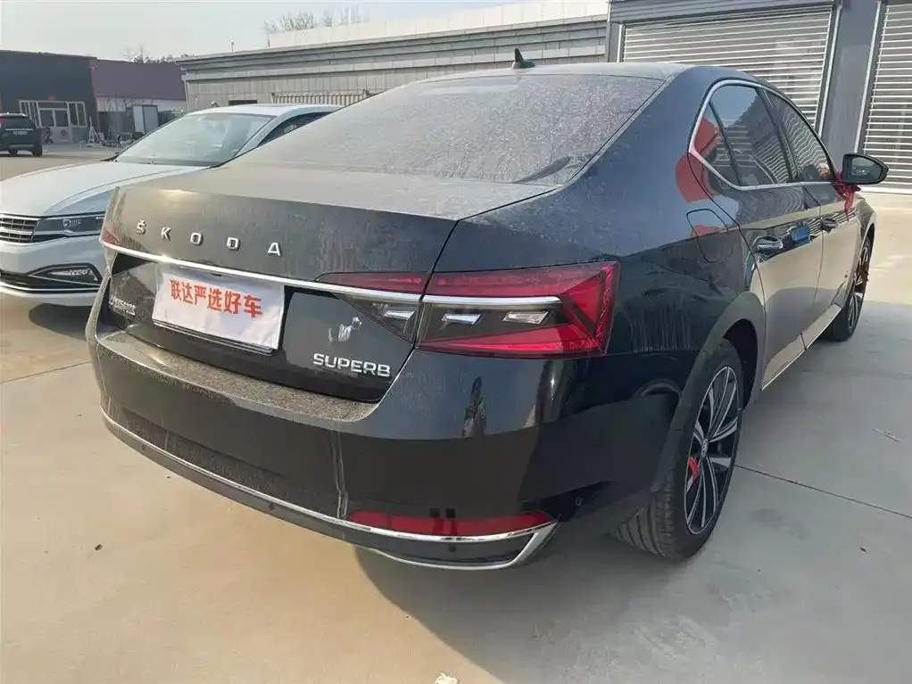 Skoda Superb — фото 2