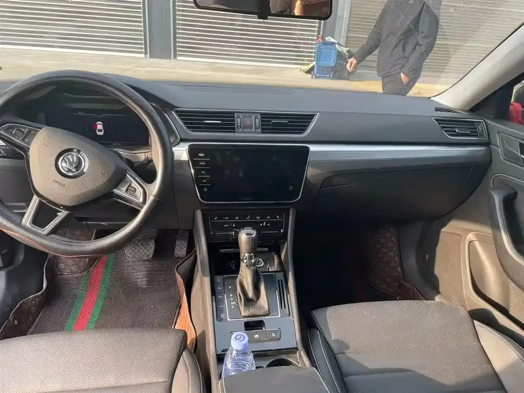 Skoda Superb — фото 9