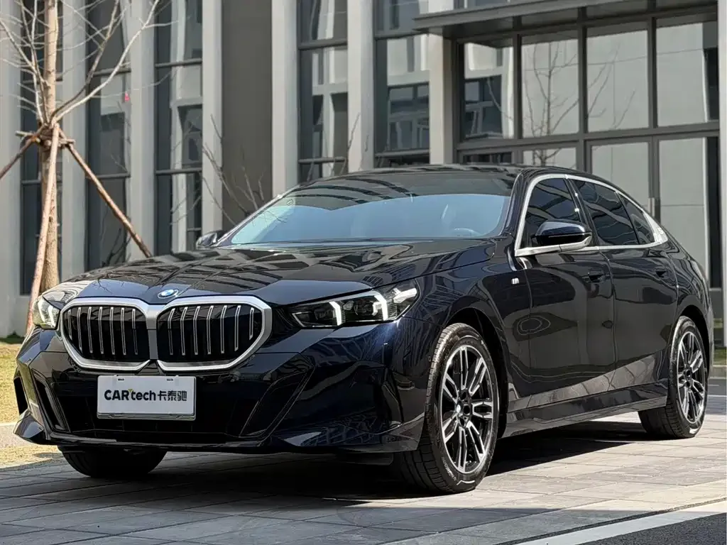 BMW 5 Series — фото 1