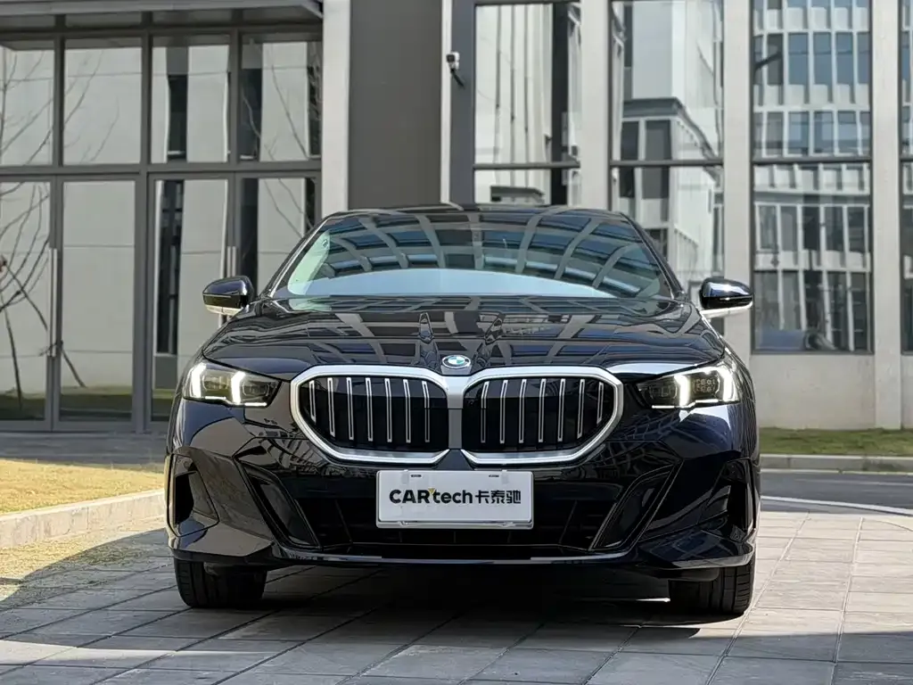 BMW 5 Series — фото 6