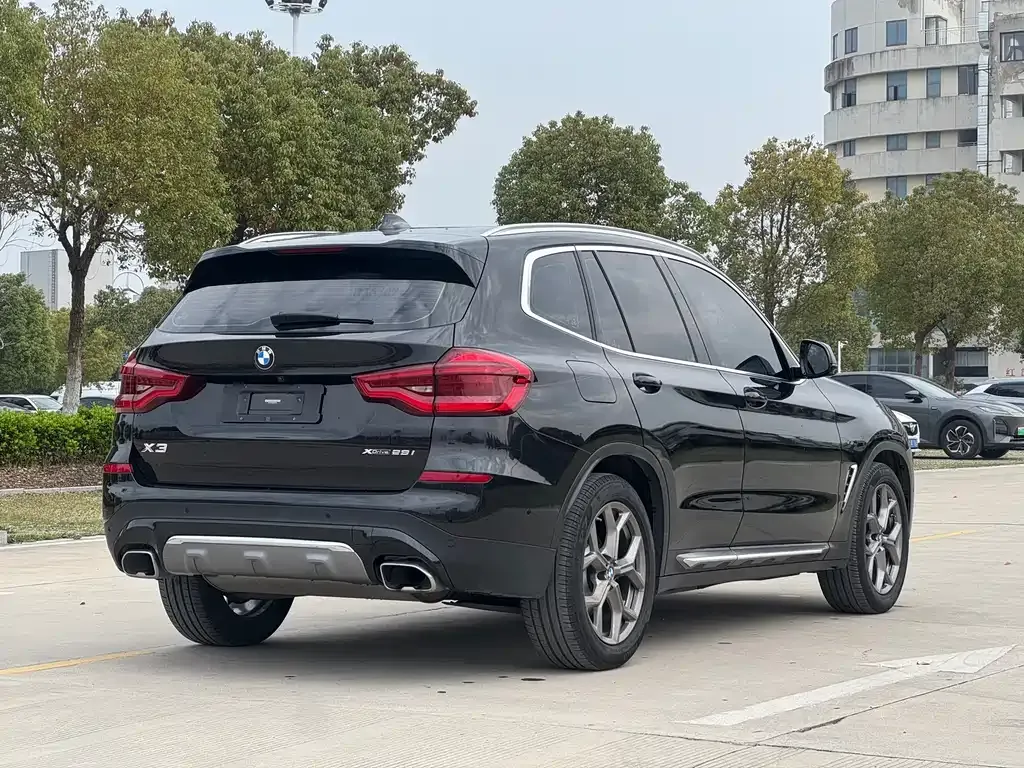 BMW X3 — фото 8