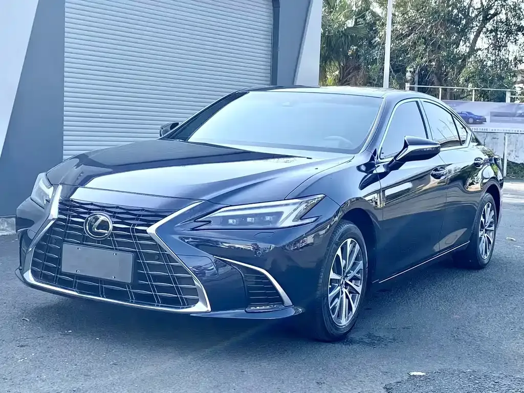 Lexus ES — фото 1