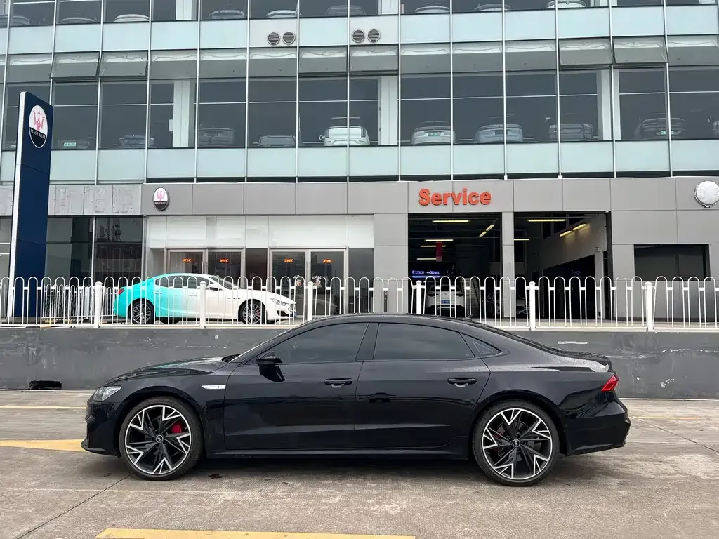 Audi A7L — фото 10
