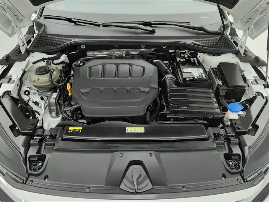 Volkswagen CC 2024 из CN, фото 8