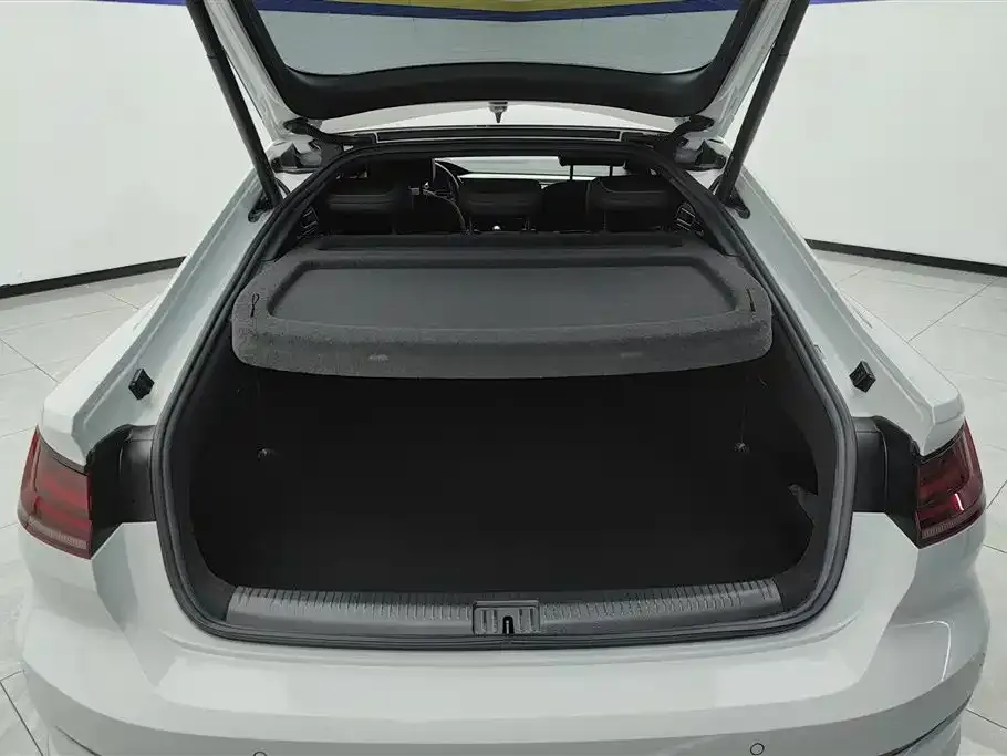 Volkswagen CC 2024 из CN, фото 3