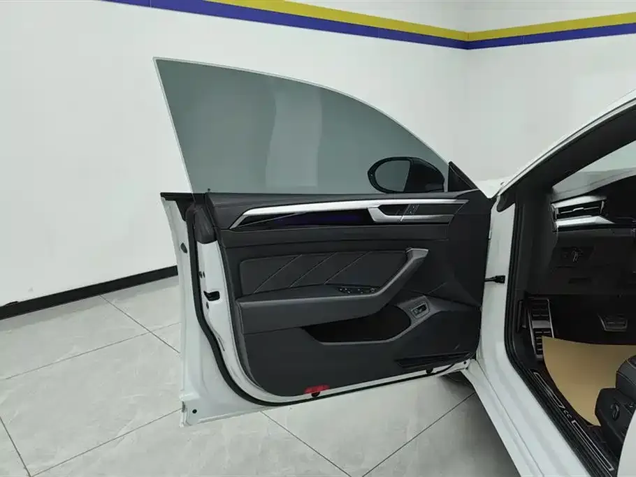 Volkswagen CC 2024 из CN, фото 2