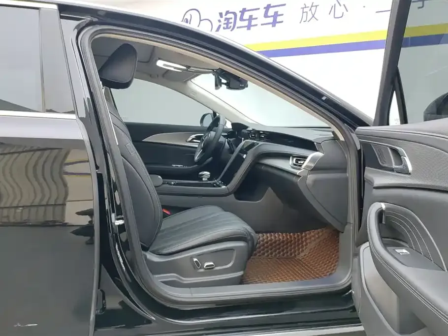 Hongqi H5 — фото 2