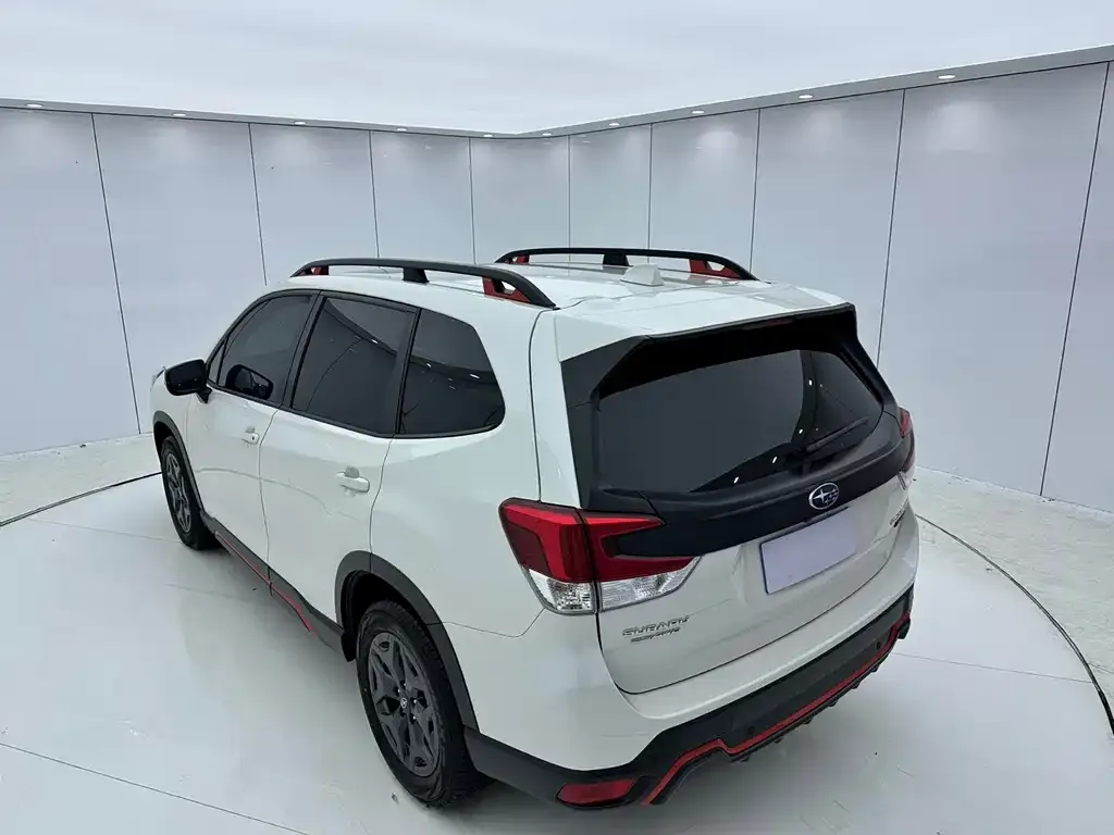 Subaru Forester 2022 из CN, фото 8