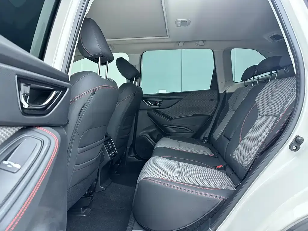 Subaru Forester 2022 из CN, фото 6