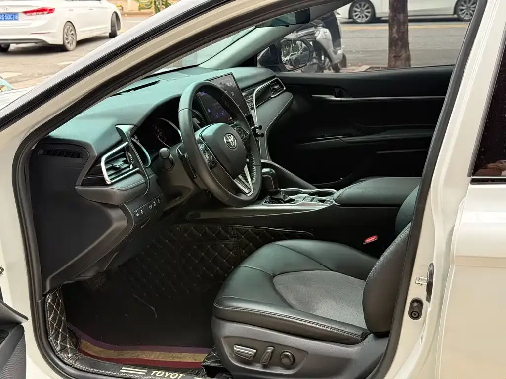 Toyota Camry 2022 из CN, фото 2
