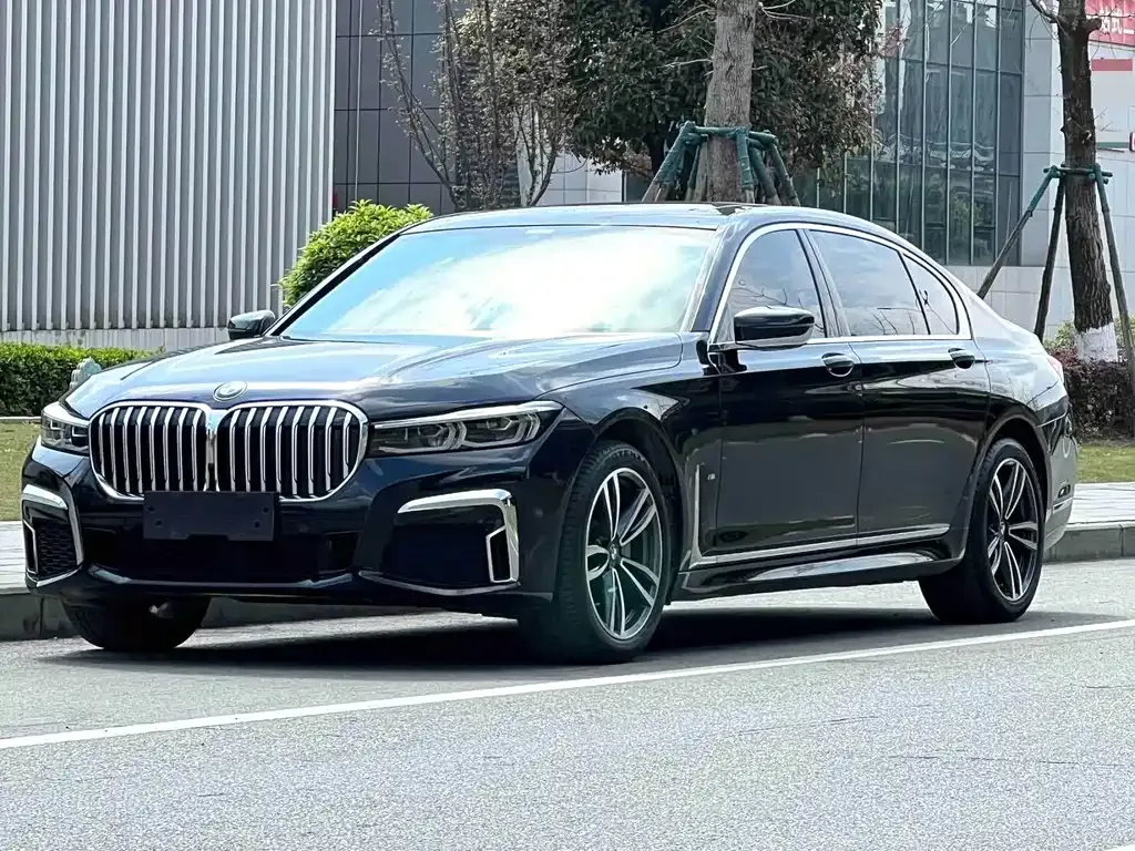 BMW 7 Series — фото 1