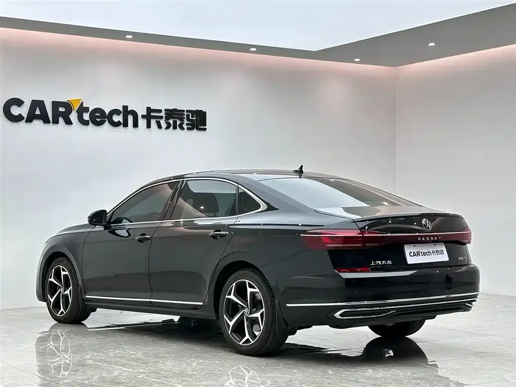 Volkswagen Passat 2023 из CN, фото 8